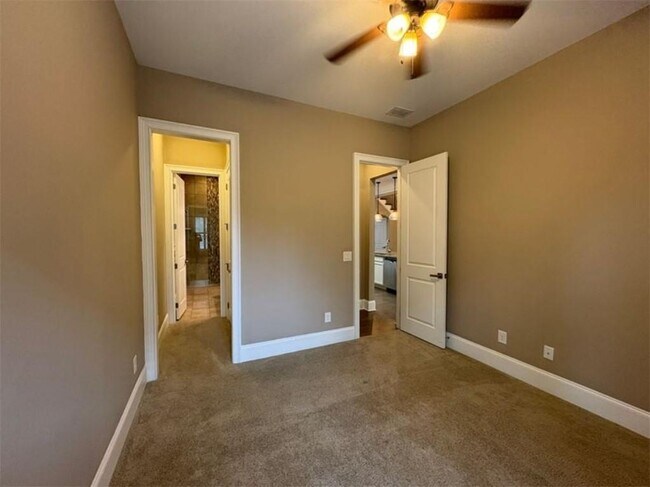 Building Photo - 3720 Kennent Square