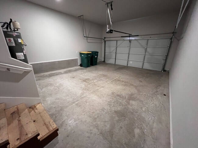 Building Photo - Move-In Ready Luxury Duplex in Converse!