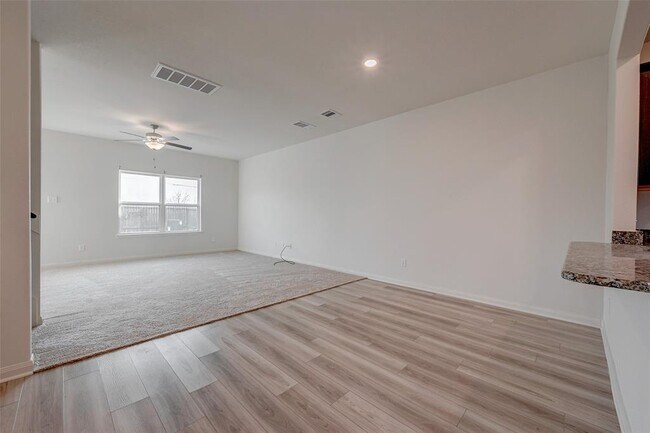 Building Photo - 545 Amberwood Pk Dr