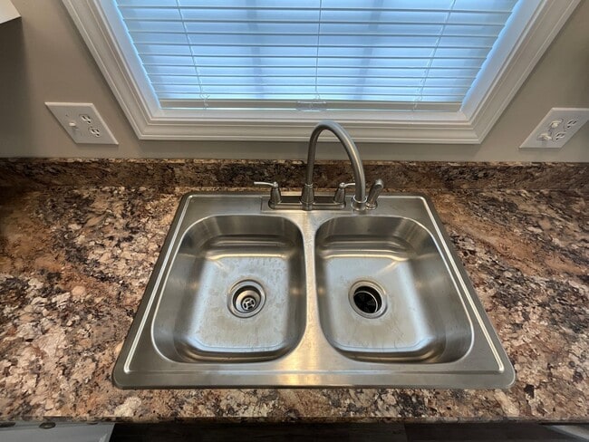 Building Photo - COMING SOON! Updated 3/2 Home High Point, ...
