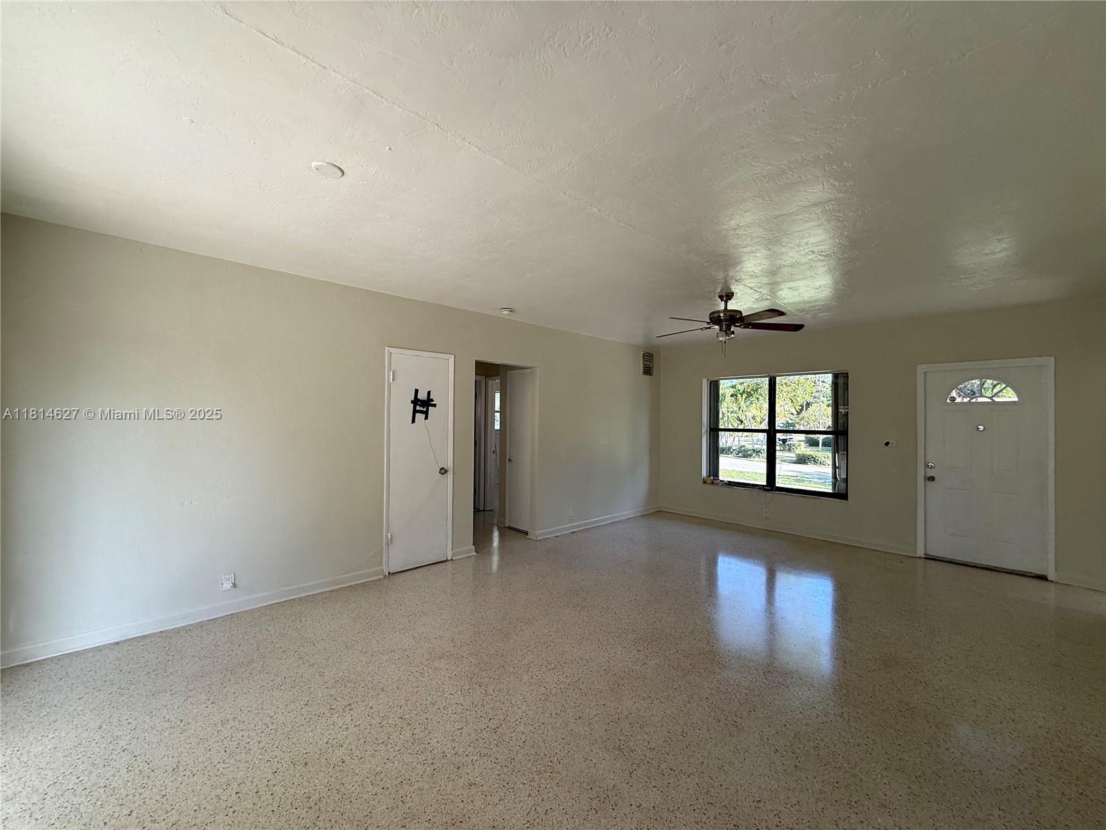 Building Photo - 1141 NE 154th Ter