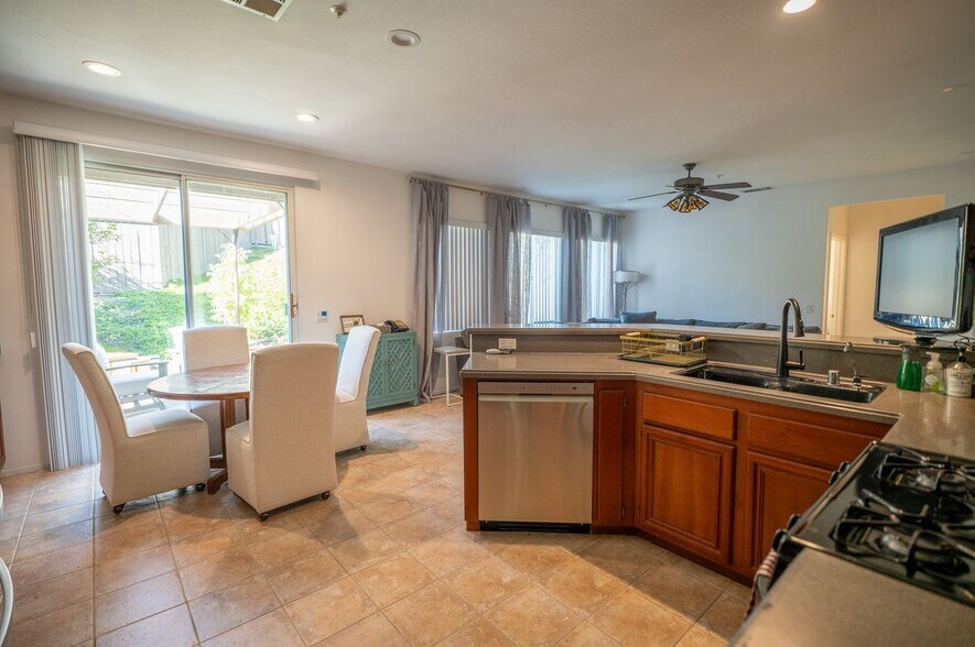 Building Photo - 12207 Vía Santa Marta