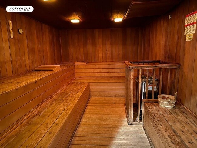 Building Photo - 300 E 40th St