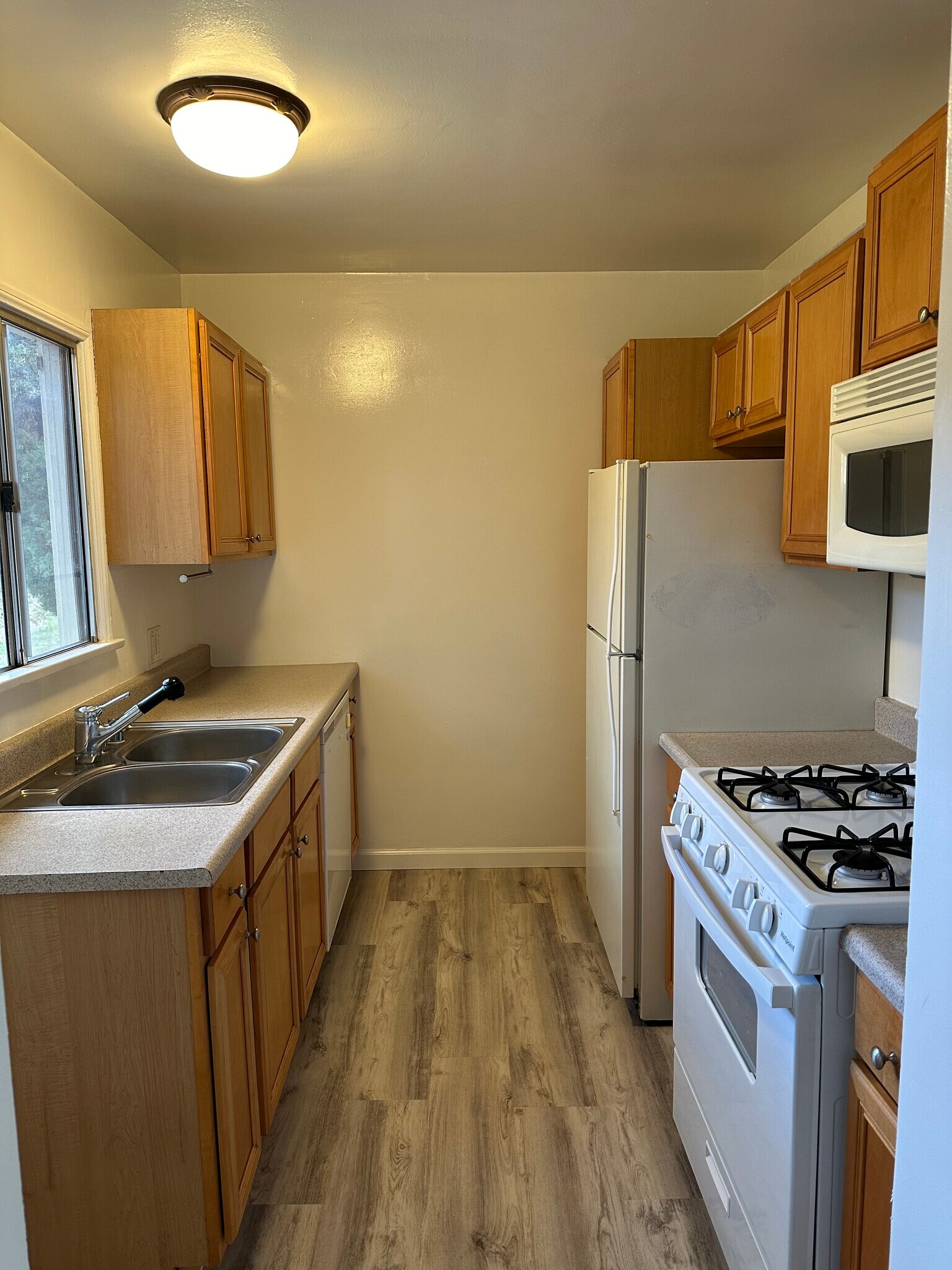 Building Photo - 6634 Gaviota Ave
