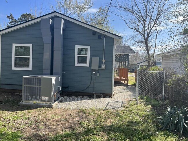 Building Photo - 221 W Himes St