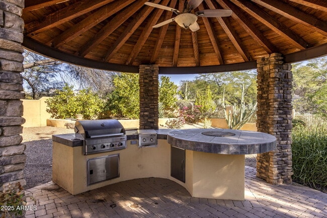 Building Photo - 9222 E Rimrock Dr