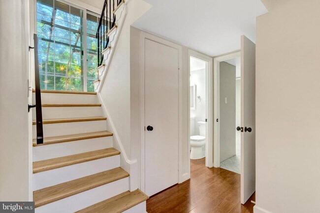 Building Photo - 6805 Reynard Dr