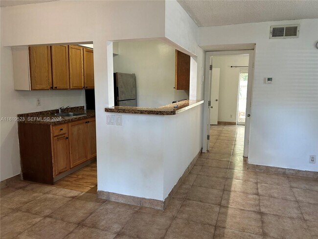 Building Photo - 1111 SW 4th St