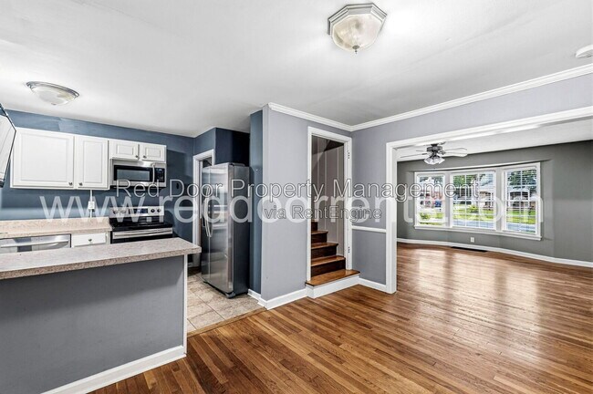 Building Photo - 129 E 49th St
