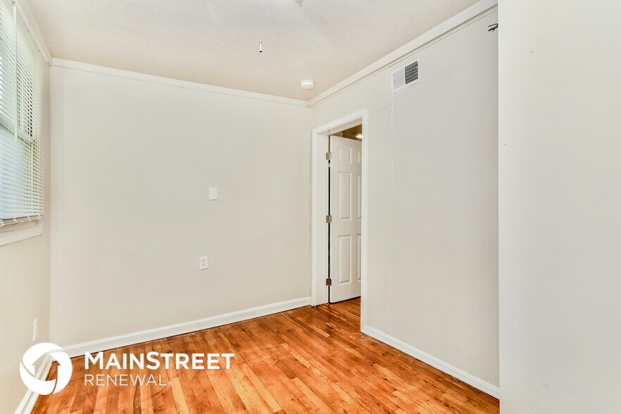 Building Photo - 1025 S 40th St