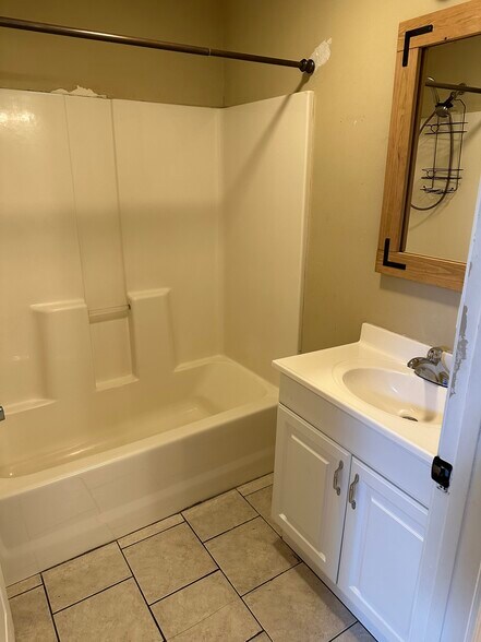 Building Photo - 41416 Brown Rd