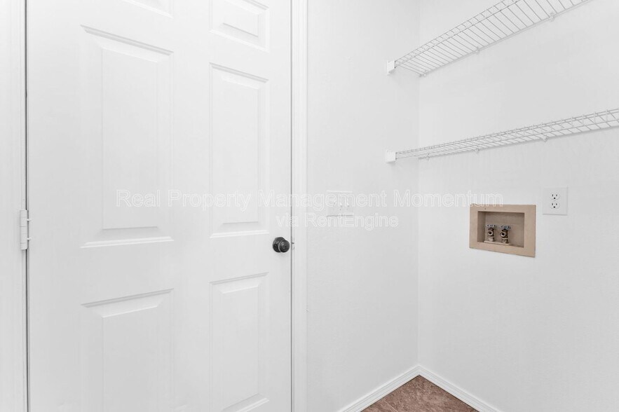 Building Photo - 882 S Hickory Ln