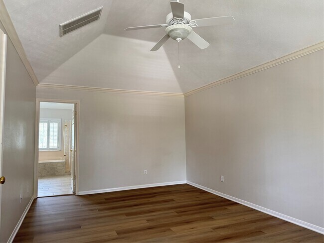 Building Photo - 6926 Hearthside Dr