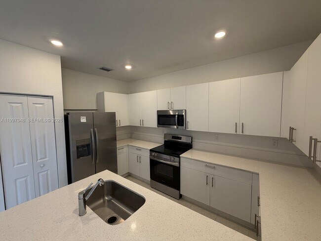 Building Photo - 2659 SE 28th Dr