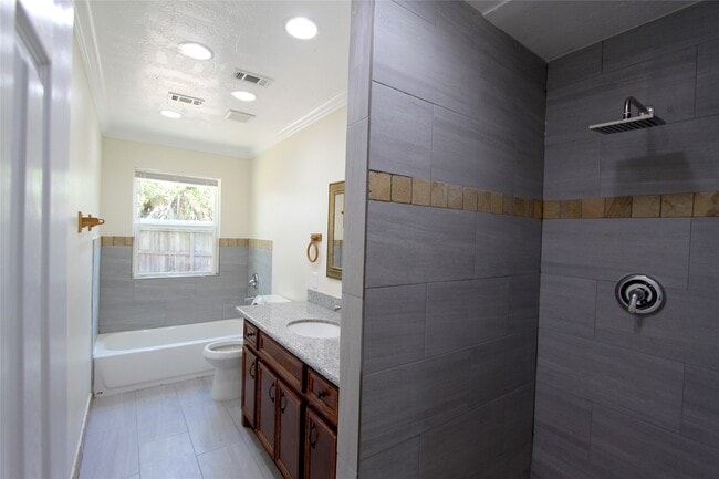 Building Photo - 4330 Regency Villa Dr