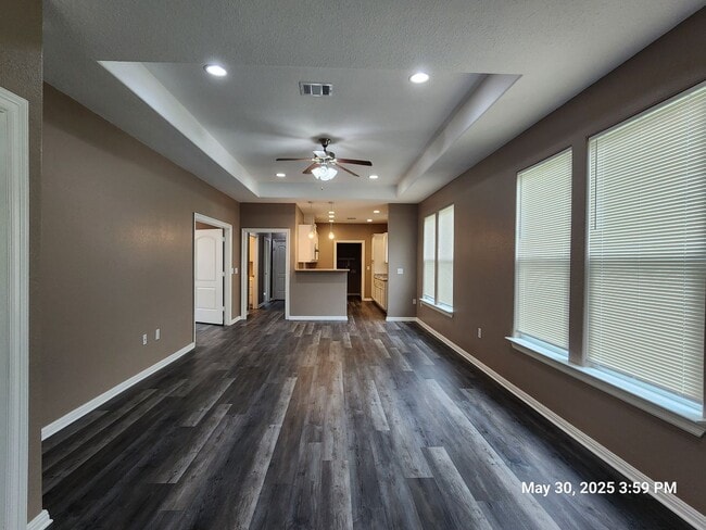 Building Photo - 3 bedroom / 2 bath in 77630. Immediate mov...