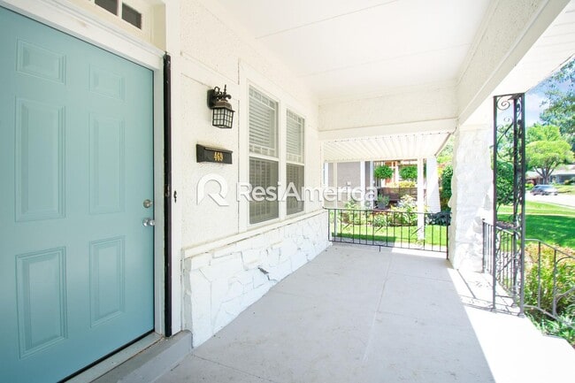 Building Photo - Beautiful 3/3 Craftsman in a Great Midtown Location!