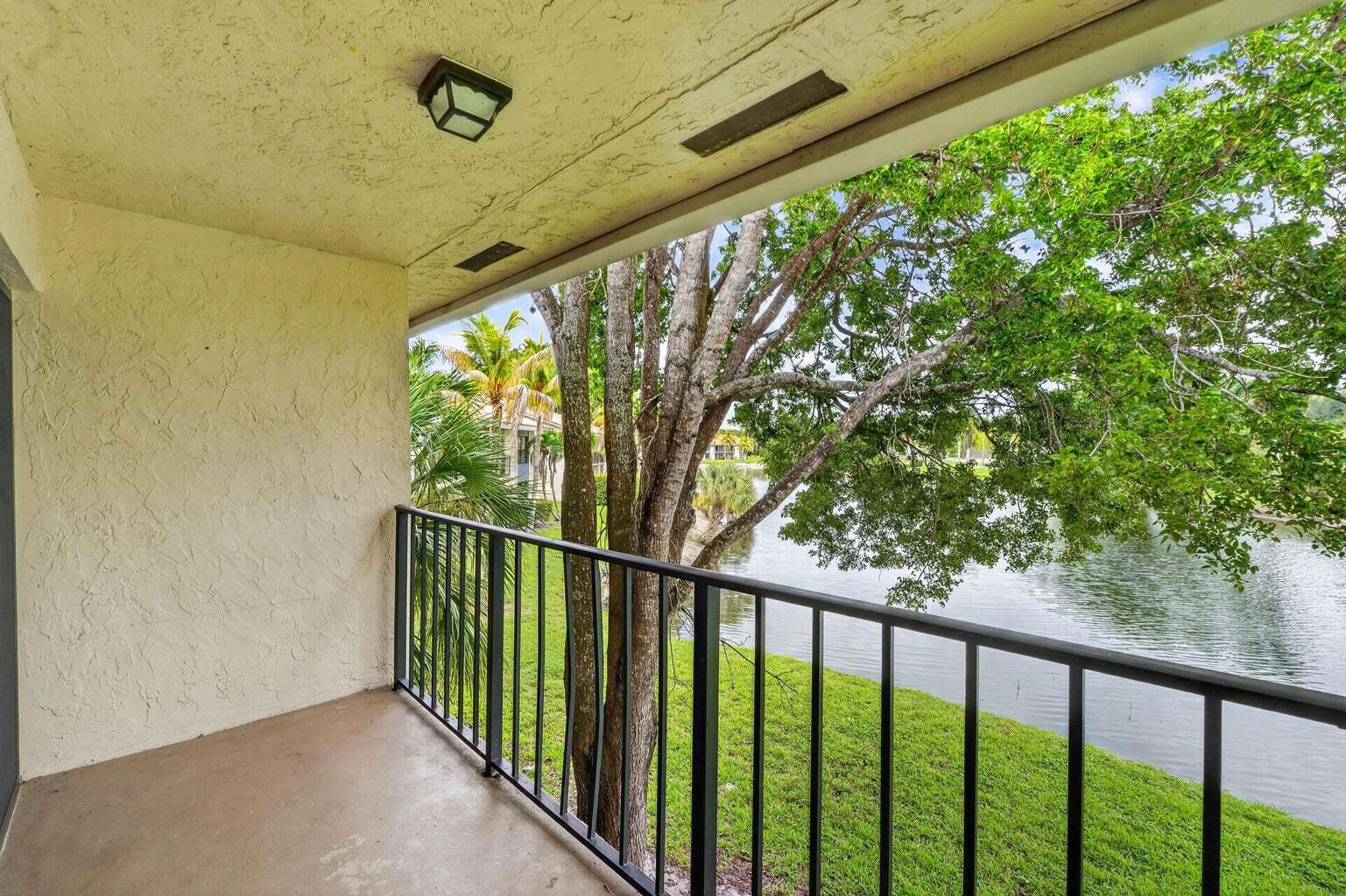 Building Photo - 1543 Lake Crystal Dr