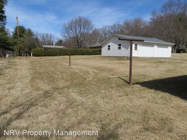 Building Photo - 4 br, 2 bath House - 815 N. Drive