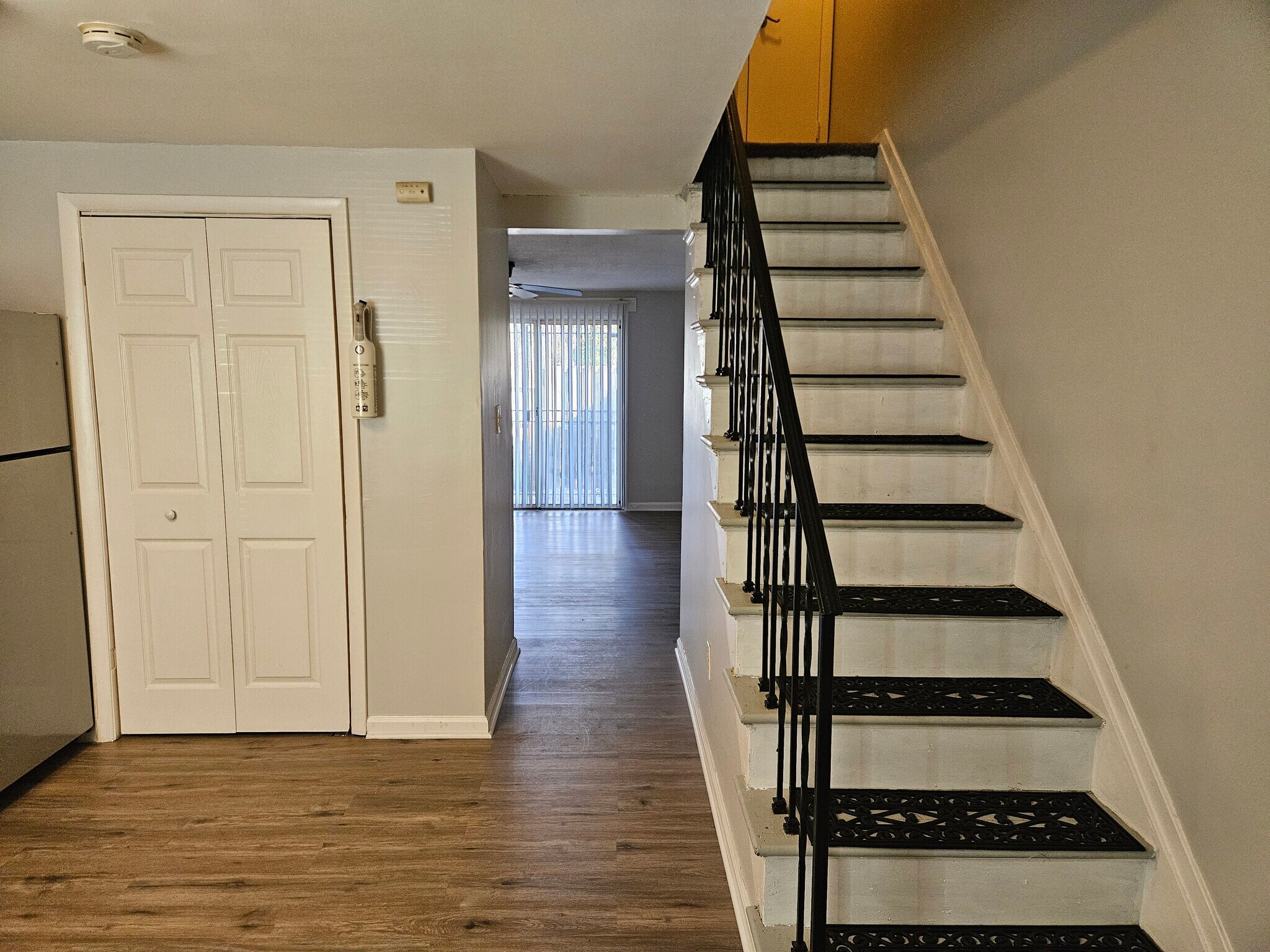 Building Photo - 1951 Dutch Village Dr