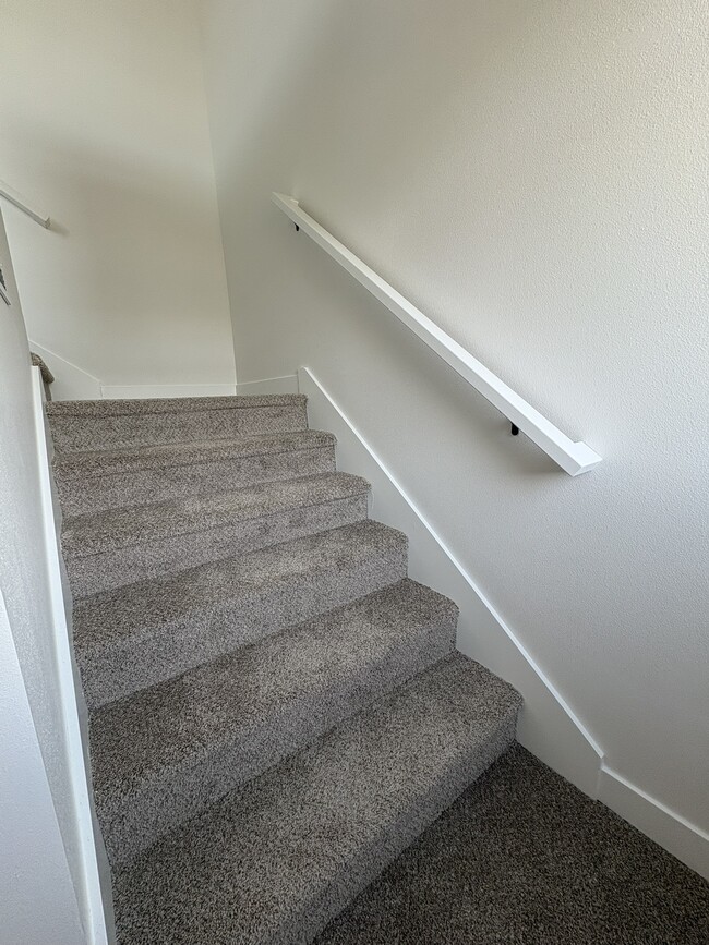 Building Photo - 216 Nw Waverly Dr