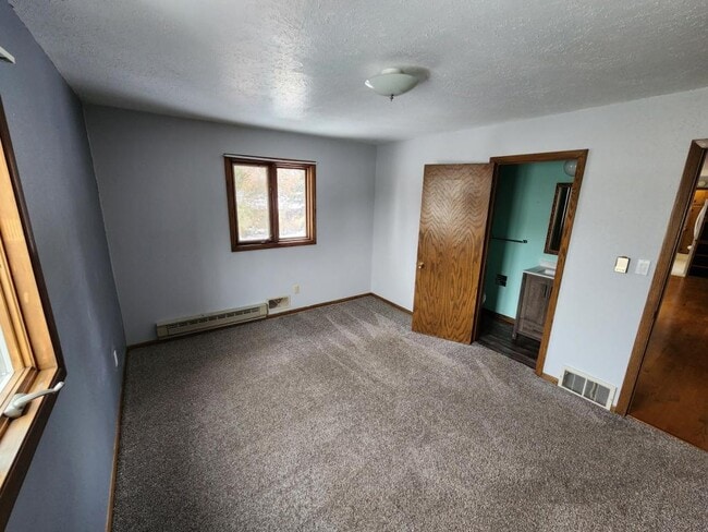 Building Photo - 2318 E Boulevard Ave