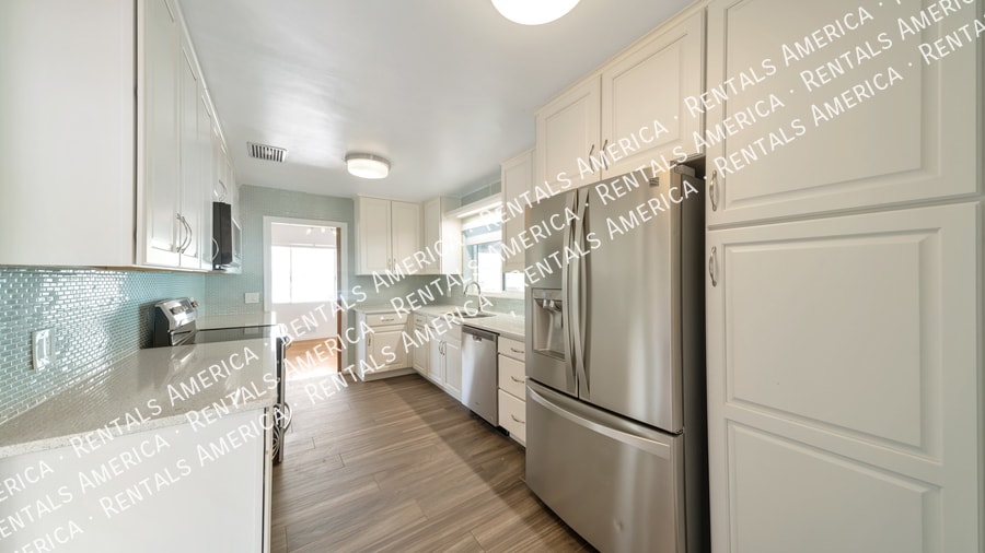 Building Photo - 2212 E La Mirada St