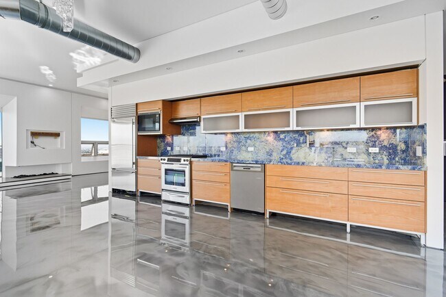 Building Photo - Newport Lofts 1813