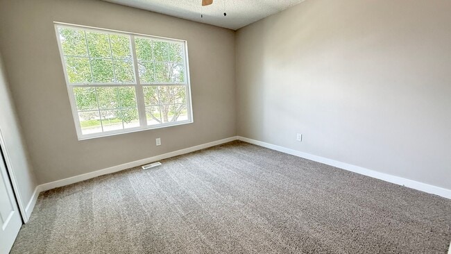 Building Photo - Fully Remodeled 2 Bedroom Townhome in Sout...
