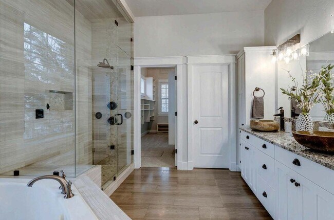 Building Photo - Beautiful home perfect for entertaining