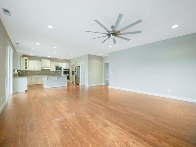 Building Photo - 4 Bed and 2.5 Bath Beautiful Single-family Home for Rent!