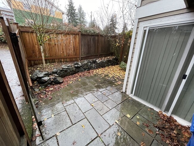 Building Photo - Wedgwood Townhome