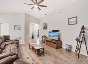 Building Photo - 338 Pentas Ln