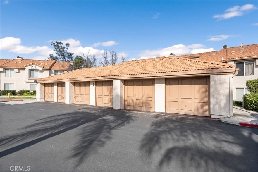 Building Photo - 26342 Forest Ridge Dr