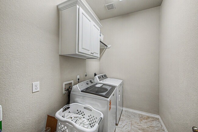 Building Photo - 29147 Crystal Rose Ln