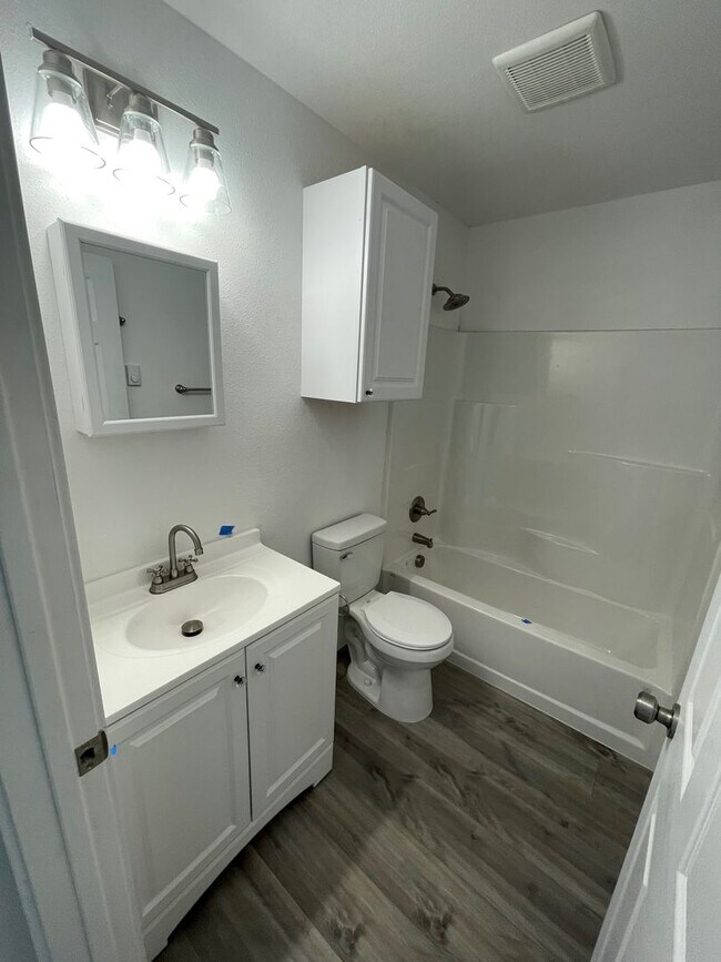 Building Photo - Brand new Apartment in Riddle