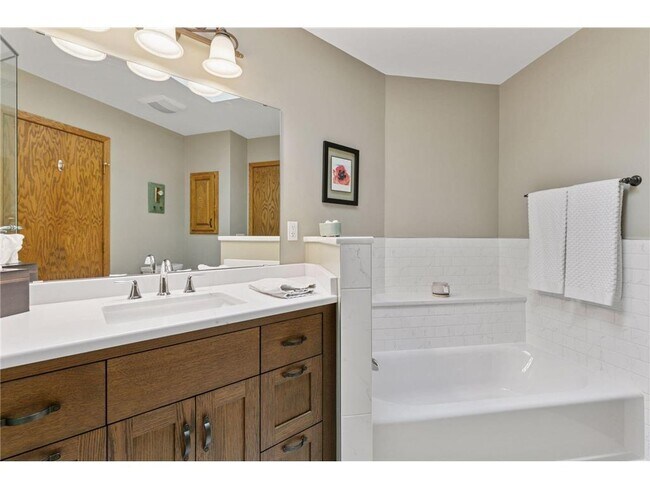 Building Photo - 796 Sunset Dr