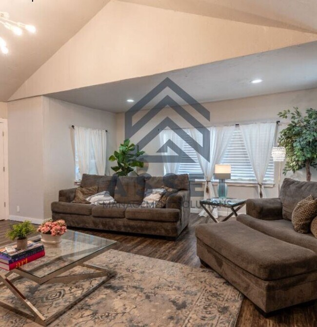 Building Photo - 2-Bed Furnished or Unfurnished The Choice Is Yours!