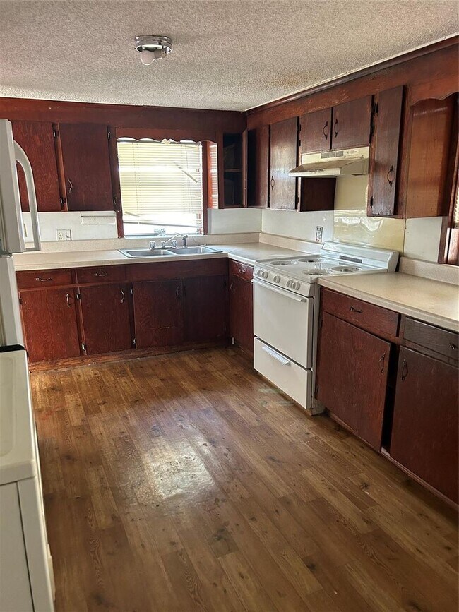 Building Photo - 634 W.63rd St.