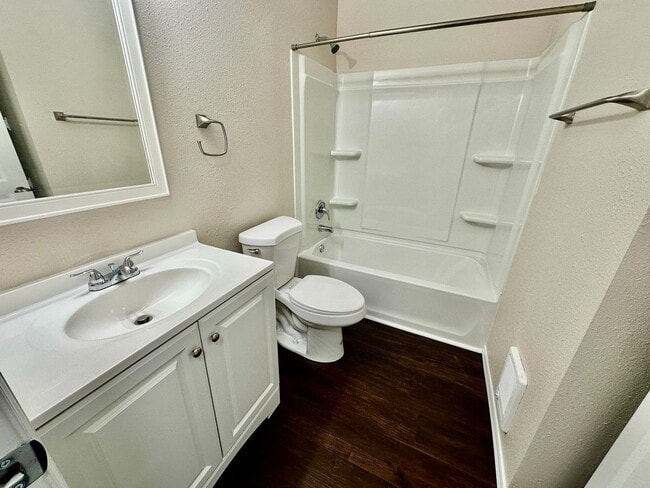Building Photo - 3130 Meadow Glen Ln