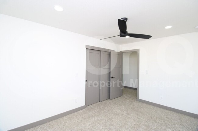 Building Photo - 2516 E Broadway Rd