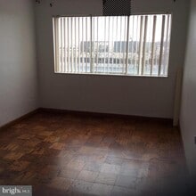 Building Photo - 5801 Quantrell Ave