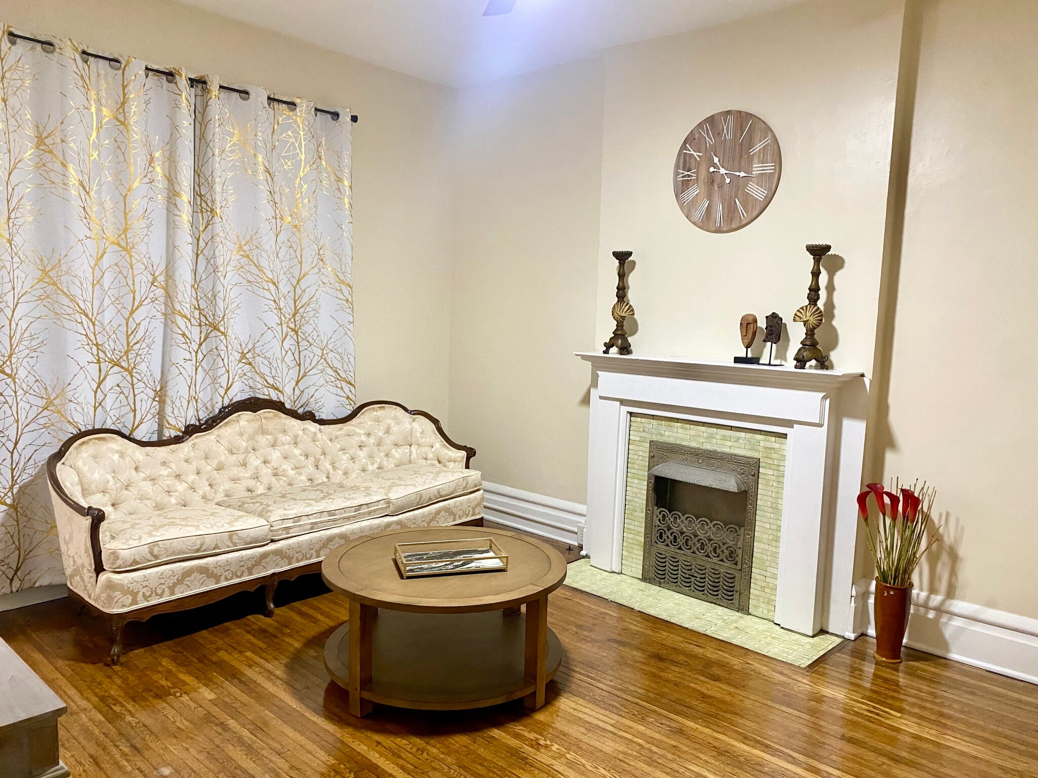 Shared Living Room - 1372 Neil Ave