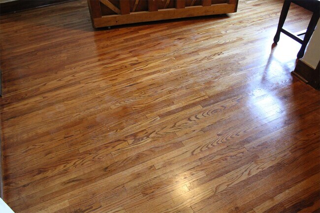 Building Photo - 526 E 11th St