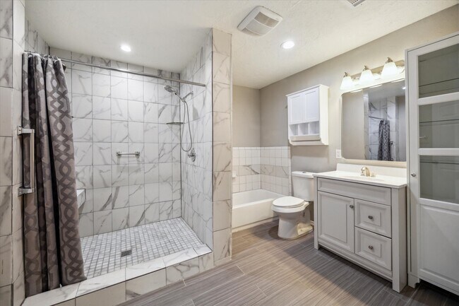 Building Photo - 7731 Schneider