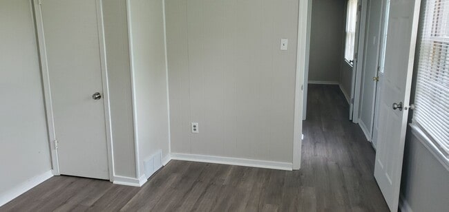 Building Photo - 3 bd, 2 ba house N cental Columbia, near V...