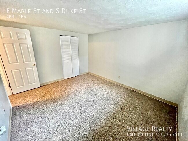 Building Photo - 461 E Maple St