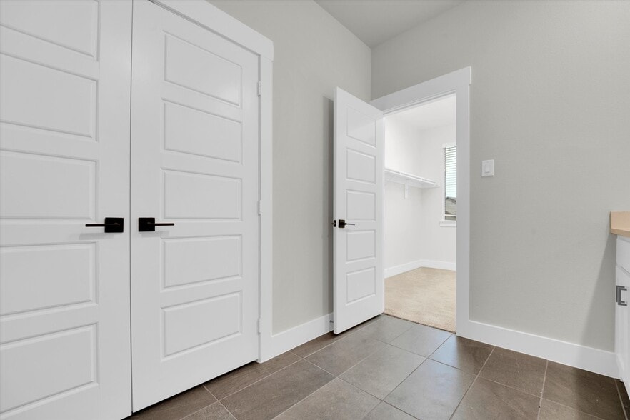 Building Photo - 2610 La Cala Dr