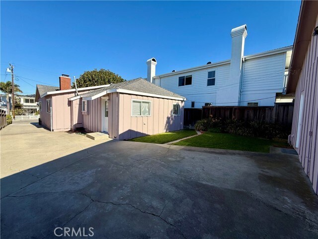 Building Photo - 750 27th St