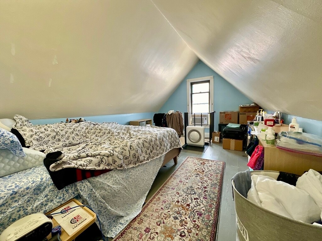 Building Photo - 512 Centre St